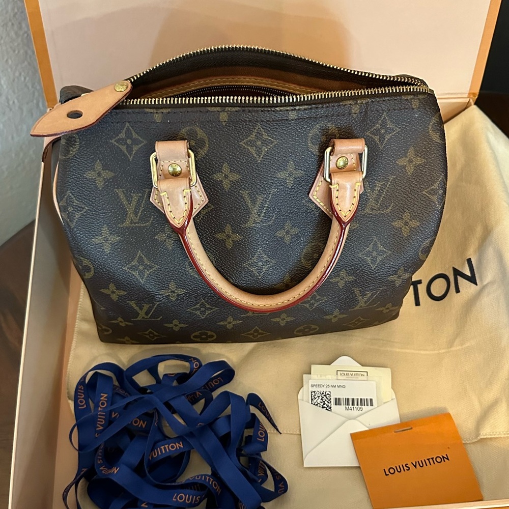 AUTHENTIC LV speedy 25